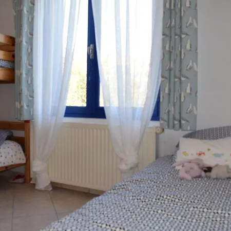 Gu000-05p Charmante Petite Maison A Proximite Immediate De La