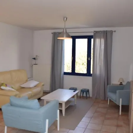 Gu000-05p Charmante Petite Maison A Proximite Immediate De La فيلة *