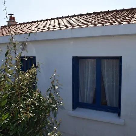 Gu000-05p Charmante Petite Maison A Proximite Immediate De La فيلة *